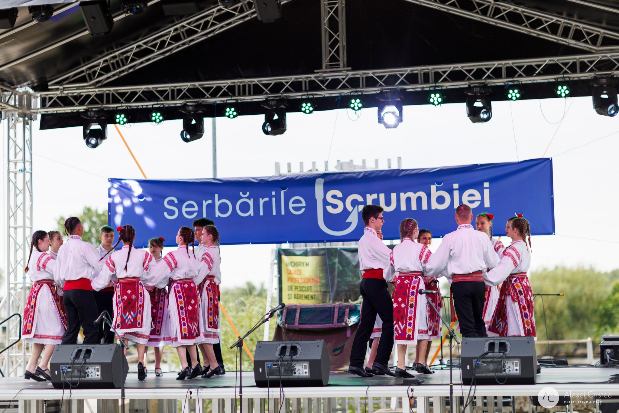 Festivalul Scrumbiei: Sărbătoare și Delicii Tradiționale